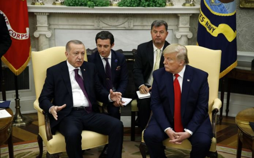 Erdogan consideră ”inacceptabile” declaraţiile lui Macron cu privire la ”moartea cerebrală” a NATO