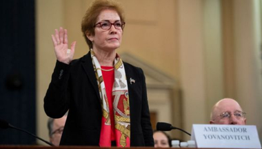 Trump o atacă pe fosta ambasadoare americană la Kiev Marie Yovanovitch în timp ce este audiată în Congres