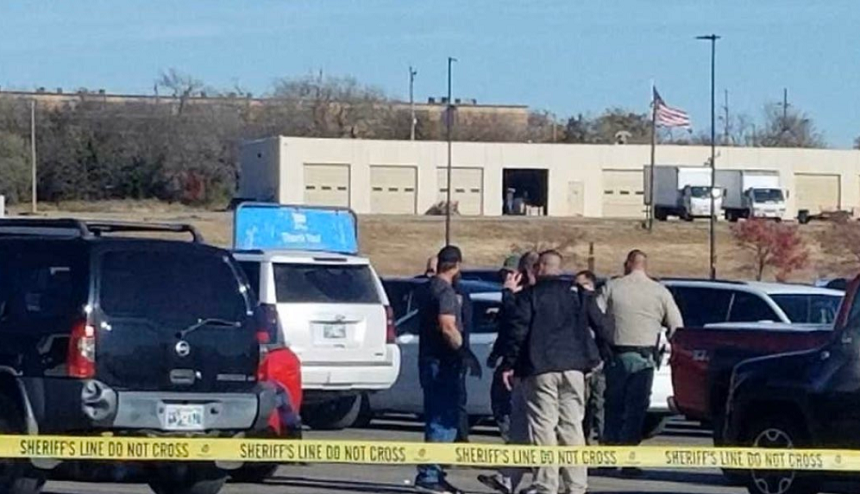 Trei morţi într-un atac armat la un supermarket în statul american Oklahoma