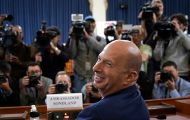Ambasadorul american la UE Gordon Sondland, un apropiat al lui Trump, îl implică pe preşedinte în scandalul ucrainean