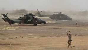 UPDATE - Treisprezece militari francezi din cadrul Operaţiunii Barkane, morţi în Mali într-o coliziune între două elicoptere, anunţă Palatul Elysée