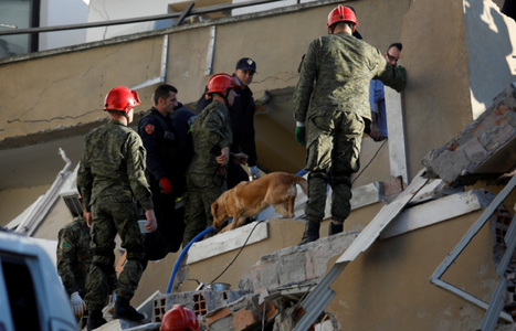 Stare de urgenţă în oraşele albaneze Thumane şi la Durres, cele mai grav afectate de cutremurul de marţi, soldat cu aproape 30 de morţi; 45 de persoane salvate; Creta, zguduită de un cutremur de magnitudinea 6,1 