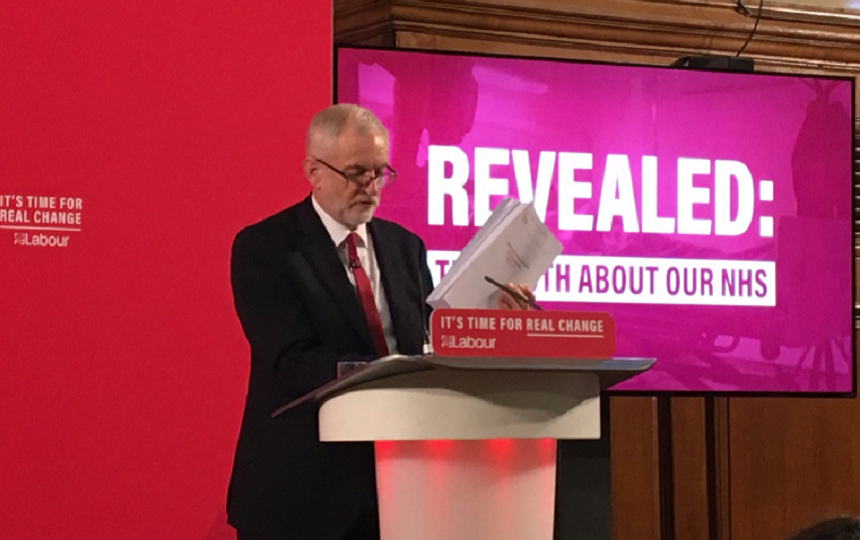 Corbyn dezvăluie 450 de pagini necenzurate de documente privind negocieri secrete între Johnson şi Trump