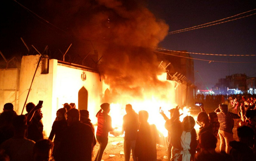 Consulatul Iranului în oraşul sfânt Najaf incendiat într-un Irak paralizat de violenţe şi manifestaţii