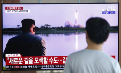 UPDATE-Coreea de Nord lansează două proiectile neidentificate, de Thanksgiving şi cu o zi înaintea marcării unui an de la primul tir al rachetei balistice Hwasong-15