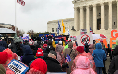 Armele de foc, înapoi după zece ani în faţa unei Curţi Supreme americane majoritar conservatoare