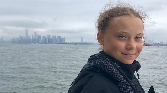 Activista pentru mediu Greta Thunberg a sosit în Europa după o călătorie de 21 de zile pe Atlantic, pentru summitul ONU referitor la schimbările climatice