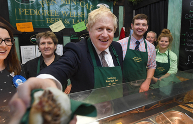 Johnson insistă că vrea să taxeze giganţii tehnologici în M.Britanie, în pofida avertismentelor lui Trump vizând Franţa