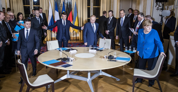 Putin şi Zelenski dialoghează, dar îşi etalează divergenţele la Paris; un nou summit în ”formatul Normandia” urmează să aibă loc ”în patru luni”