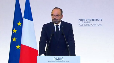 Premierul francez Edouard Philippe prezintă un plan al unei reforme a pensiilor, fronda se amplifică, greva continuă