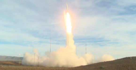 SUA efectuează un test de rachetă balistică interzisă de Tratatul INF, Rusia, ”îngrijorată”
