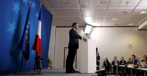”A venit vremea clarităţii”, apreciază Macron după victoria lui Johnson în alegeri