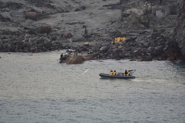 Bilanţul erupţiei vulcanului White Island a crescut la 15 morţi. Scafandrii caută cadavrele a două victime