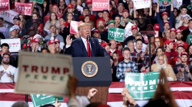 Democraţii salută o hotărâre salvatoare în inculparea lui Trump, republicanii denunţă o mascaradă