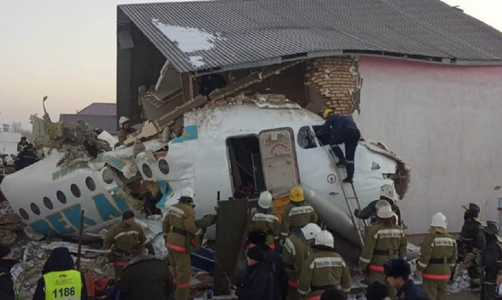 Cel puţin 15 morţi în Kazahstan, în urma prăbuşirii unui avion de linie cu 100 de persoane la bord