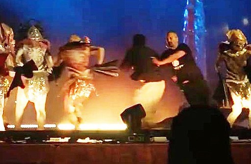 Arabia Saudită: Un yemenit a fost condamnat la moarte după ce a atacat o trupă de teatru spaniolă, în timpul unei reprezentaţii