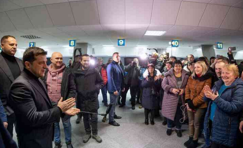 Schimb masiv de 200 de deţinuţi în Ucraina între Kiev şi separatişti proruşi, salutat de Emmanuel Macron, Angela Merkel şi Vladimir Putin