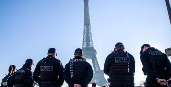 Aproximativ 100.000 de poliţişti, jandarmi şi militari mobilizaţi de Revelion în Franţa, în contextul unei ameninţări teroriste ridicate, anunţă Christophe Castaner