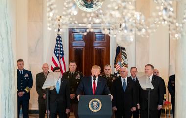 Trump mizează pe cartea relaxării după tirurile iraniene de rachetă în Irak, se felicită de faptul că Teheranul ”pare să dea înapoi” şi se declară ”pregătit de pace”