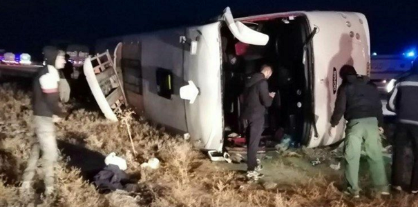 Cel puţin 19 morţi în nordul Iranului, după ce un autobuz cade într-o râpă