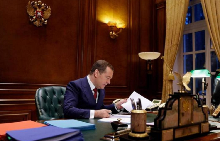 PORTRET: Dmitri Medvedev, un premier rămas în umbra lui Putin