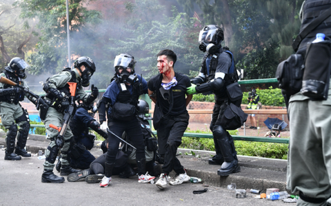 Noi proteste la Hong Kong, marcate de violenţe