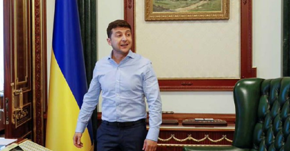 Preşedintele ucrainean Volodimir Zelenski reuşeşte să se impună în situaţii de criză, de la scandalul Trump la avionul doborât