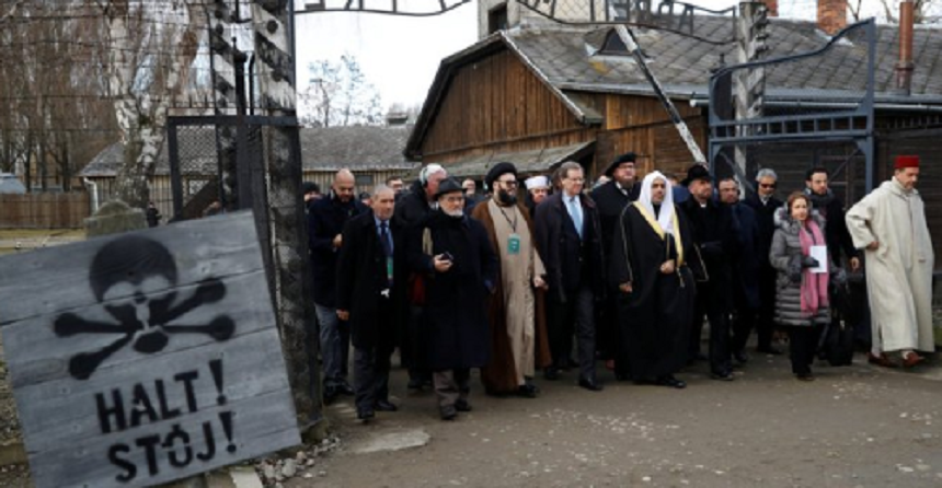 Vizită istorică a unor reprezentanţi musulmani şi evrei la Auschwitz