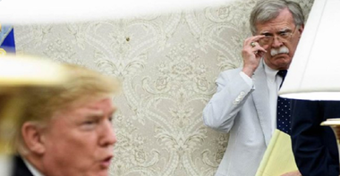 Bolton scrie în viitoarea sa carte că i-a împărtăşit lui Barr îngrijorarea sa faţă de gustul lui Trump pentru autocraţi, dezvăluie NYT
