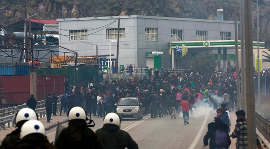 Incidente între forţe de ordine şi migranţi pe Insula greacă Lesbos