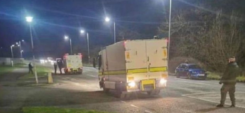 O bombă ataşată de un camion, semnalată în noaptea Brexitului, găsită în Irlanda de Nord