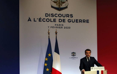 UPDATE-Macron îi îndeamnă pe europeni la un ”dialog strategic” pe tema disuasiunii nucleare, dar nu merge până la a propune o disuasiune comună europeană, cum sugerează Berlinul
