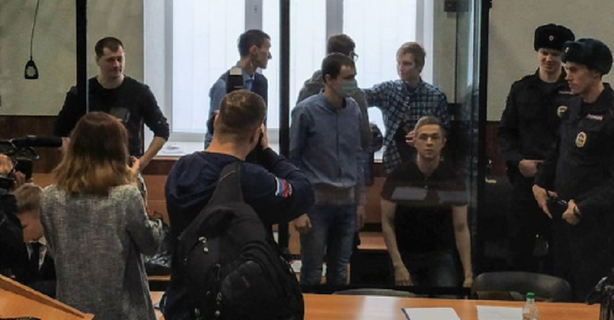Şapte tineri condamnaţi de ”terorism” de extremă stânga, în Rusia, la pedepse cuprinse între şase şi 18 ani de închisoare, într-un dosar denunţat de ONG-uri şi opoziţie