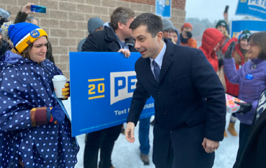 Democraţii se pronunţă prin vot asupra a două viziuni în New Hampshire, pentru a-l înfrânge pe Trump