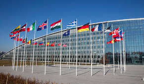 Miniştrii Apărării din statele membre NATO discută la Bruxelles despre misiunile în Irak şi Afganistan şi noile sisteme ruse de rachete