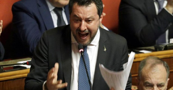 Senatul italian îl trimite pe Matteo Salvini în justiţie din cauză că a blocat migranţi