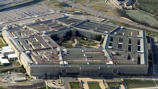 Pentagonul deblochează încă 3,8 miliarde de dolari pentru zidul lui Trump, reununţând la achiziţia de avioane, inclusiv de tip F-35, şi drone