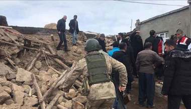 Cutremur de 5,7 grade la frontiera dintre Iran şi Turcia. Şapte persoane au murit, alte 25 au fost rănite. FOTO, VIDEO