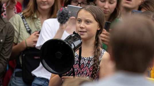 Greta Thunberg va participa la marşuri pentru mediu la Paris