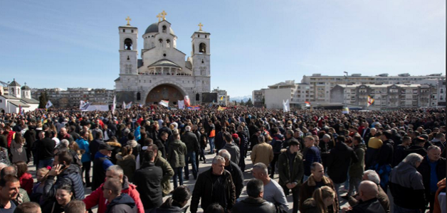 Muntenegru - Mii de ortodocşi au manifestat faţă de o lege prin care statul poate lua proprietăţile bisericii