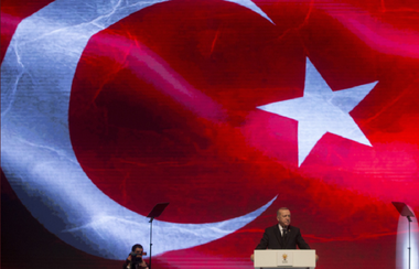 Erdogan ameninţă Europa cu ”milioane” de migranţi şi cere un armistiţiu în Siria