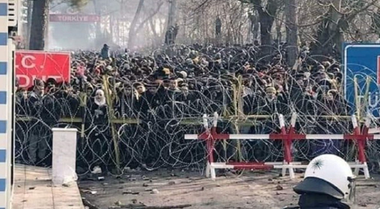 Ciocniri între migranţi şi forţele de ordine la frontiera turco-greacă