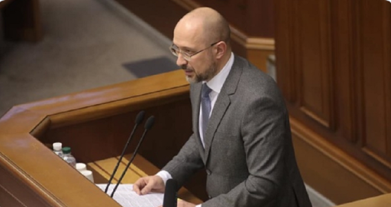 Guvernul ucrainean, remaniat pentru ca Zelenski să-şi salveze popularitatea