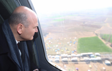 Turcia desfăşoară forţele speciale din poliţie la frontieră pentru a împiedica Grecia să respingă migranţi