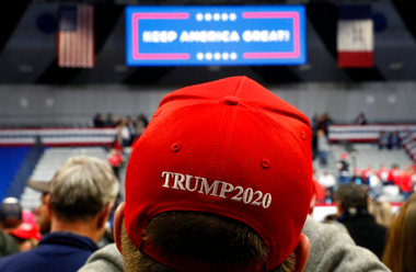 Facebook şterge mesaje publicitare ale lui Trump, deghizate în mesaje oficiale în favoarea recensământului