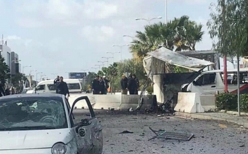 UPDATE-Explozie în cartierul Ambasadei SUA la Tunis; atacatorul pe scuter mort, cinci poliţişti răniţi