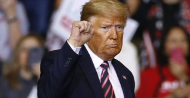 Trump îl avertizează pe Biden că nu-şi va reţine loviturile