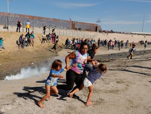 Curtea Supremă îi permite lui Trump să-i expulzeze pe mexicanii care cer azil
