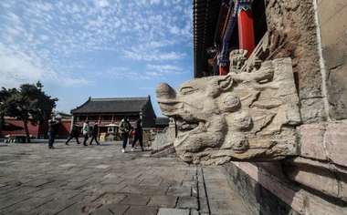 China încearcă timid să revină la o viaţă normală