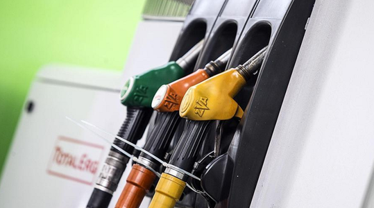 Benzinăriile urmează să fie închise treptat în Italia, începând de miercuri, cu cele de pe autostrăzi, din cauza epidemiei covid-19